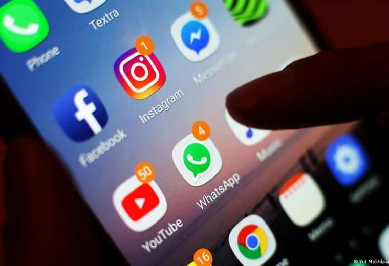 Malasia planea prohibir redes sociales a menores de 16 años