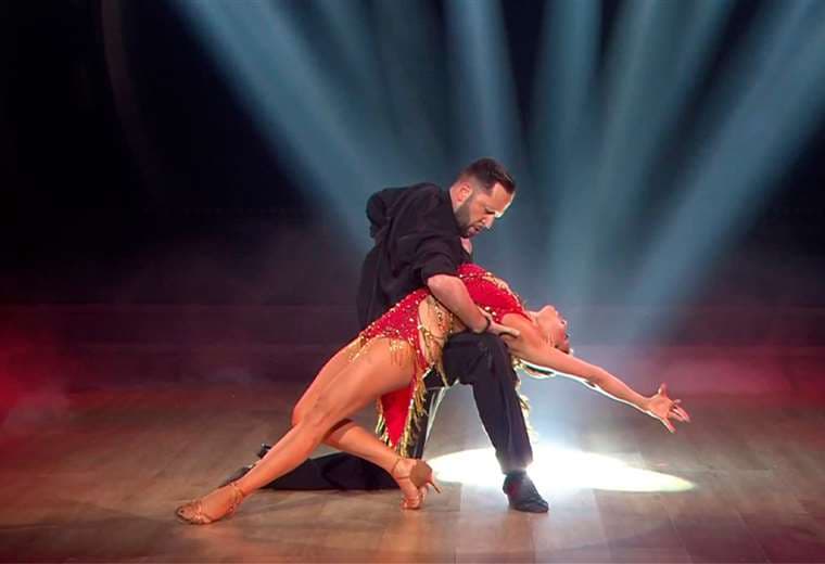 Video: Isaac Rovira se apodera de la pista de 'Mira quién baila' en la semifinal