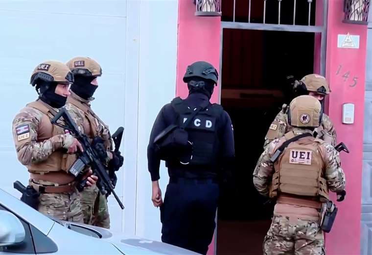 Operativo policial busca desarticular grupo criminal ligado a tráfico de cocaína