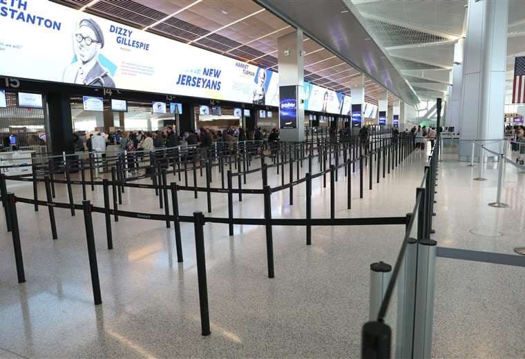 Más de 1.200 vuelos cancelados en EE. UU. por cierre gubernamental