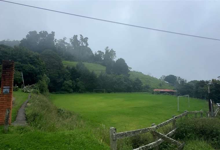 Un pueblo de solo 100 habitantes mantiene viva la tradición lechera en las montañas de Heredia