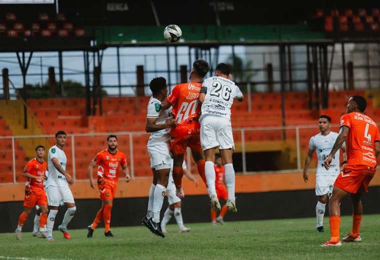 Puntarenas y Sporting empatan 0-0