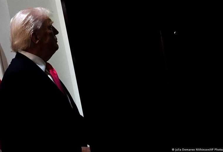 Trump defiende su gestión económica ante caída de popularidad