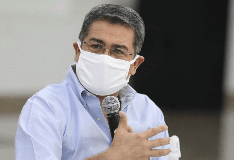 Expresidente indultado por Trump desmiente regreso a Honduras