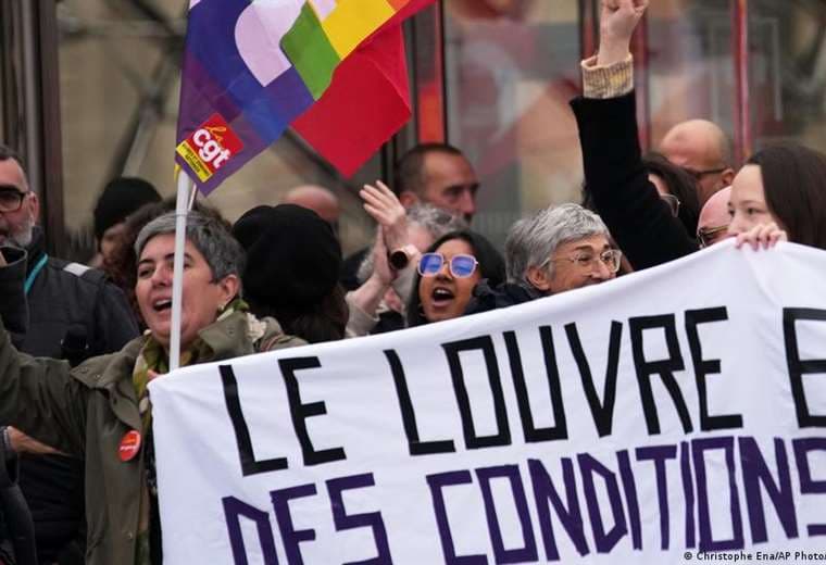 Huelga de los trabajadores mantiene parcialmente cerrado el Louvre