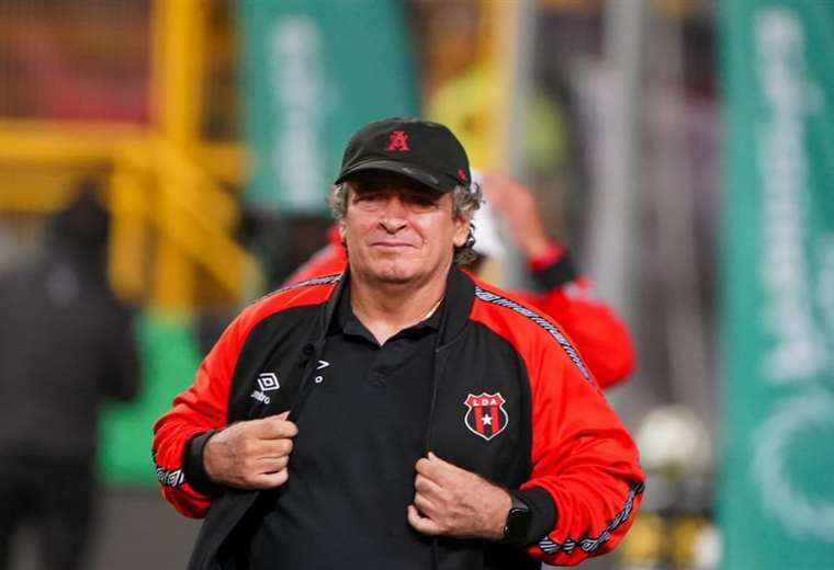 Óscar Ramírez: "Las finales contra Saprissa siempre son difíciles"