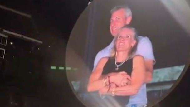 Mujer del video viral en concierto de Coldplay habla por primera vez de abusos y amenazas que sufrió