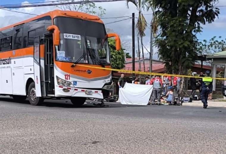 Motociclista muere tras chocar contra bus en Tabarcia