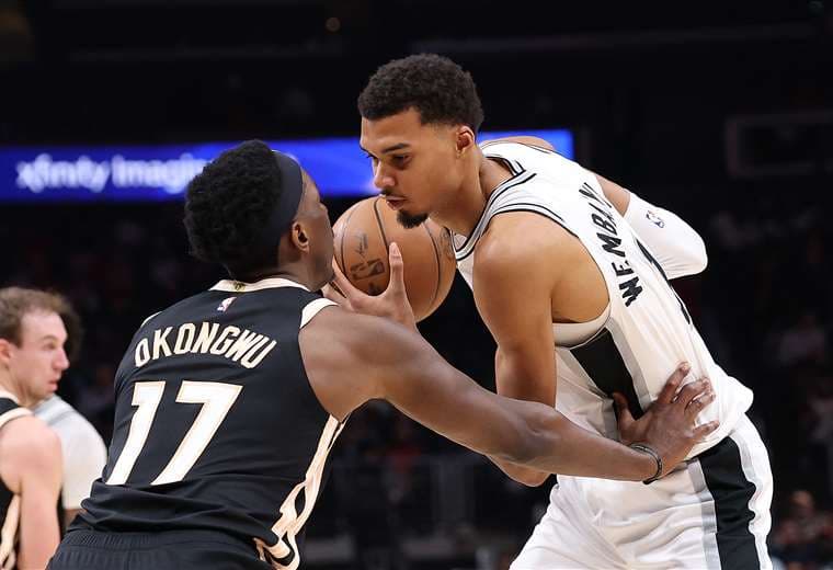 Wembanyama despluma a los Hawks y los 76ers frenan a los Knicks