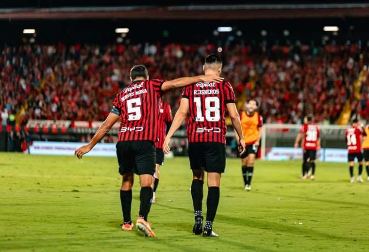 ¿Hubo molestia de Ronaldo Cisneros? Esto ocurrió en el juego ante Puntarenas 