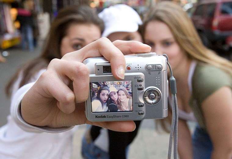 Por qué tus fotos de los 2000 pueden estar perdidas para siempre (y qué hacer para conservar las actuales)