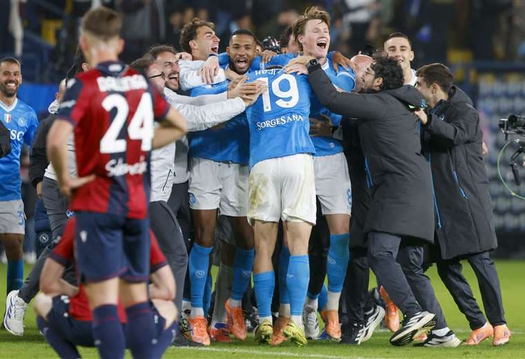 El Nápoles gana la Supercopa de Italia al vencer 2-0 al Bolonia