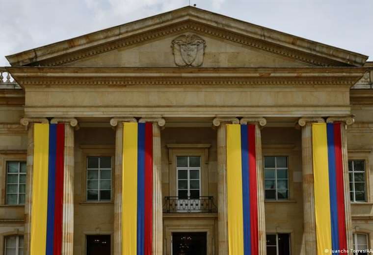 Petro decreta emergencia económica en Colombia ante "inminente crisis fiscal"