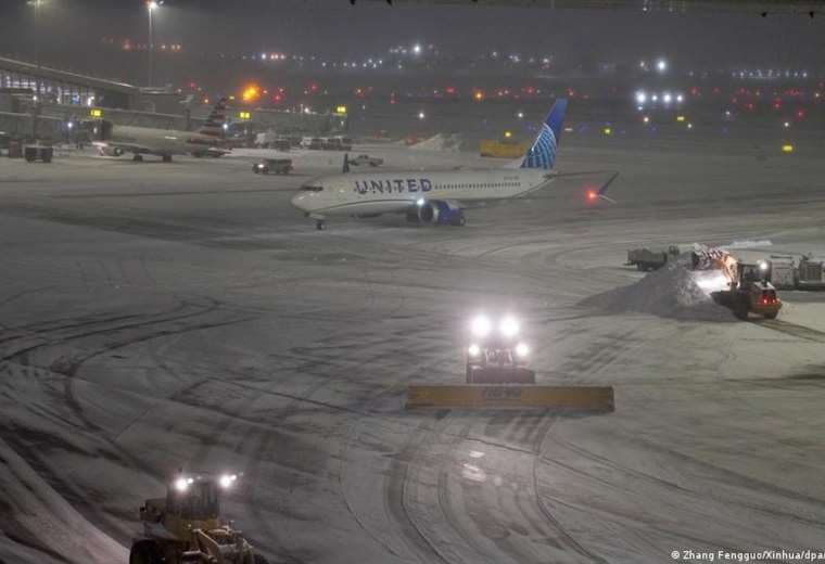 Más de nueve mil vuelos cancelados en EE. UU. por intensas nevadas