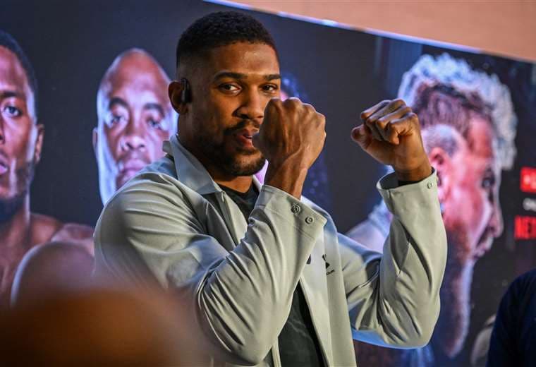 Boxeador Anthony Joshua solamente sufrió "heridas leves" en accidente de tráfico en Nigeria