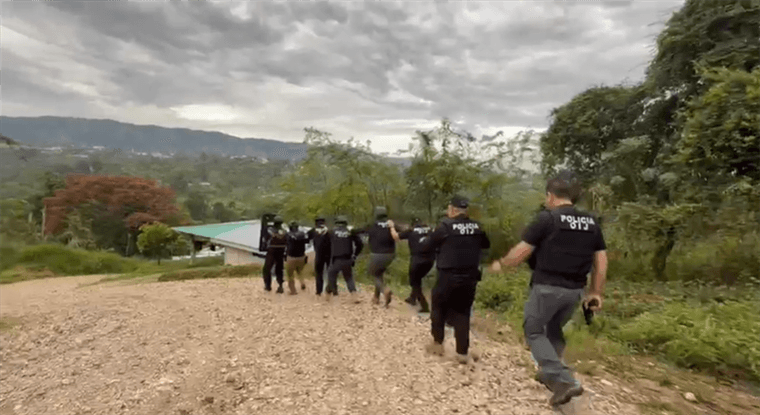 Cae organización familiar que suplantaba instituciones públicas para cometer millonarias estafas