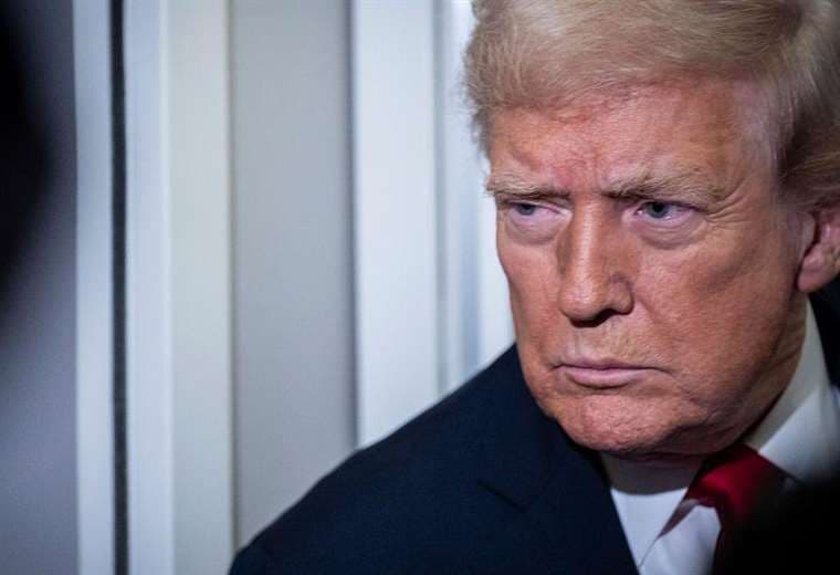 Gobierno de Trump paraliza procesos de residencia y ciudadanía para migrantes de 19 países