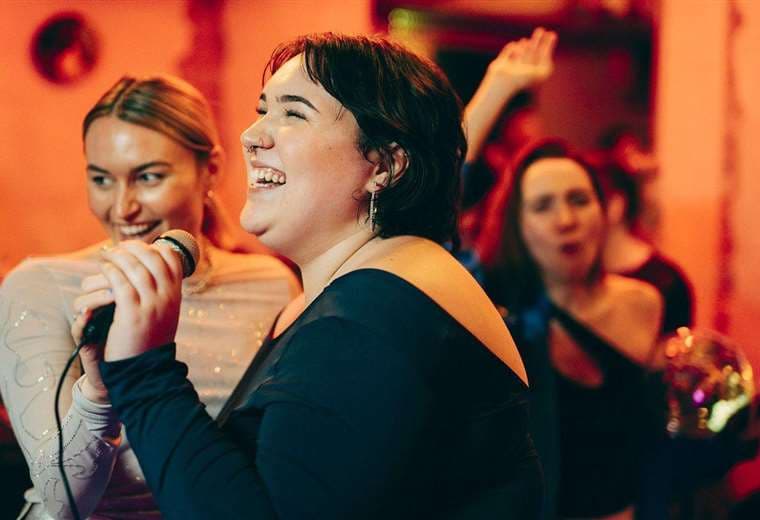 Los sorprendentes beneficios que cantar tiene para la salud respaldados por la ciencia