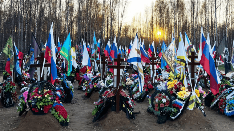 Muertes de soldados rusos en Ucrania aumentan a un ritmo récord desde el inicio de la guerra, según análisis de BBC