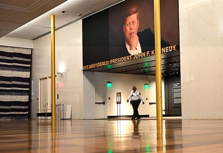 Artistas cancelan sus funciones en el Kennedy Center rebautizado en honor a Trump