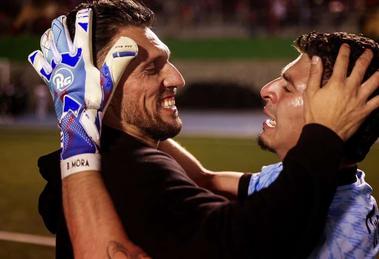 Electrizantes imágenes: Bayron Mora es la figura del tricampeonato