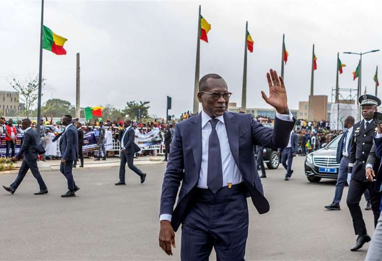 Fracasa golpe de estado en Benin y hay doce militares detenidos