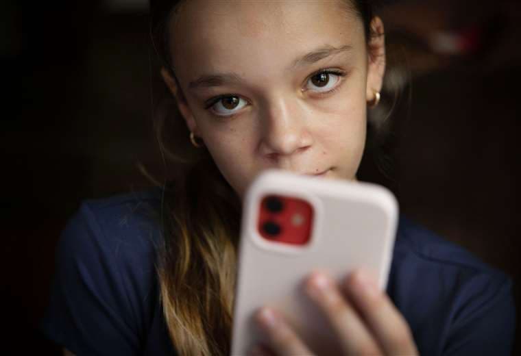 La niña que burló la verificación en segundos revela los fallos de la prohibición de redes en Australia