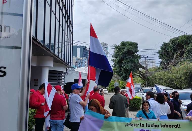 Ministerio y sindicatos se señalan por suspensión de Comisión Negociadora de Salarios