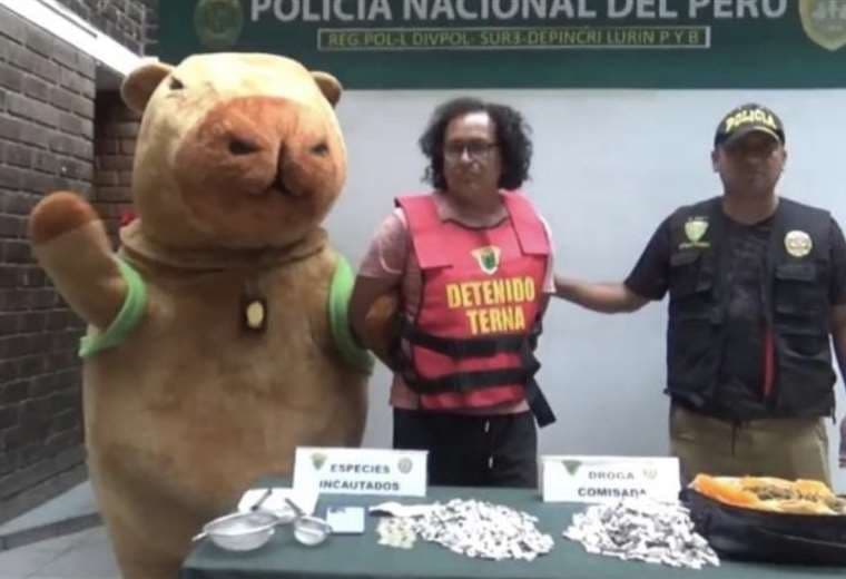 Video: Policía peruana se disfraza de capibara para atrapar a narcos en peculiar operativo
