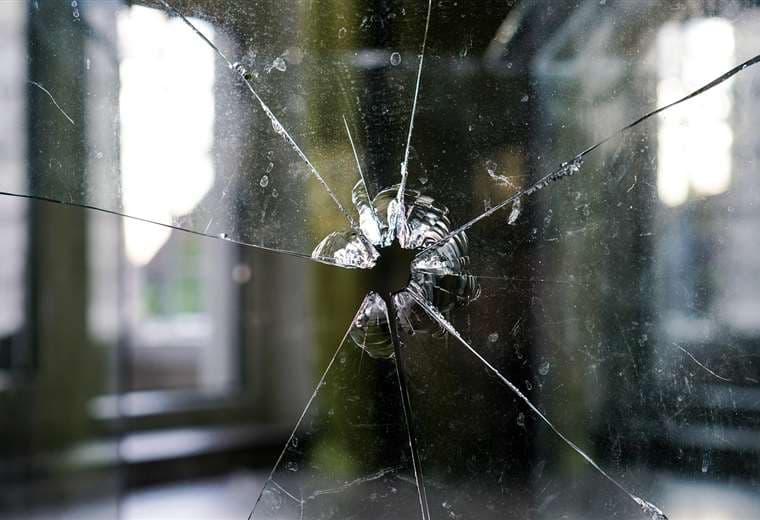 Adolescente de 13 años recibe disparo en el estómago mientras dormía en su casa