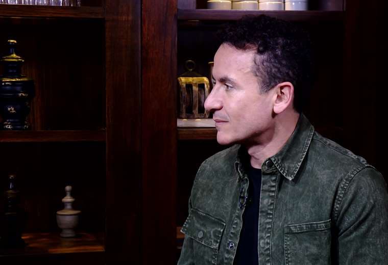 Fonseca lanza 'Antes Que El Tiempo Se Vaya', un álbum que celebra la vida y la gratitud