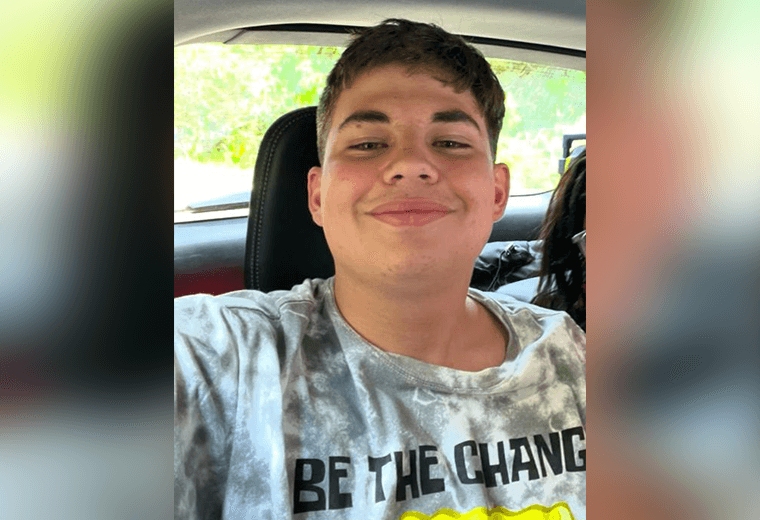 “Chofer de plataforma digital dijo que dejó a Santiago cerca de centro comercial”, dice mamá