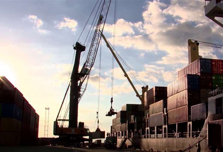 Costa Rica negocia con EE. UU. por aranceles a exportaciones ticas