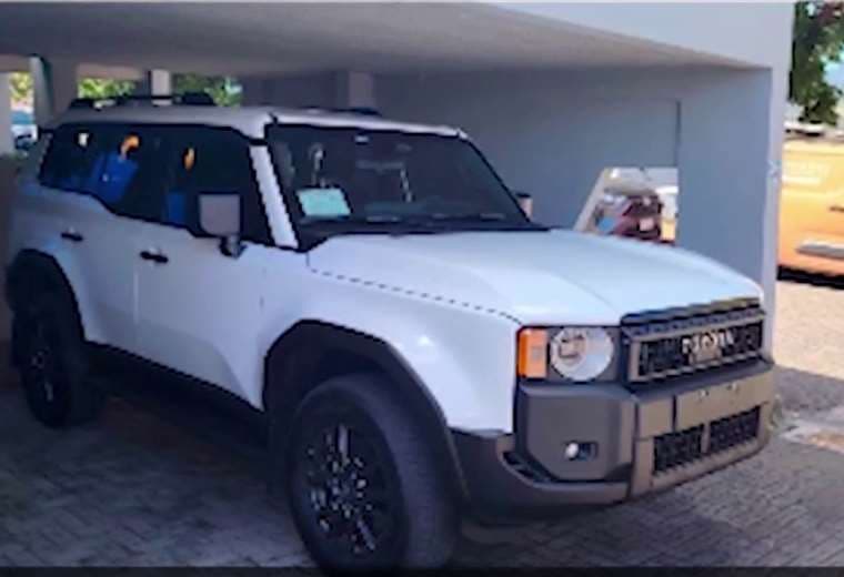 Diputados piden cuentas al AyA por compra de carro de lujo valorado en $93 mil