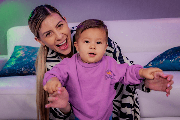 Mimi Ortiz y su hijo