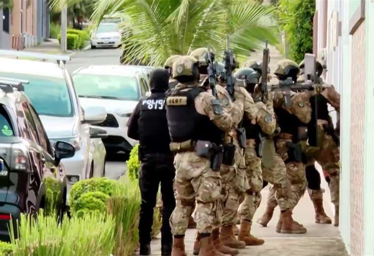 Desmantelada banda que exportaba cocaína en botes inflables y tablas de surf