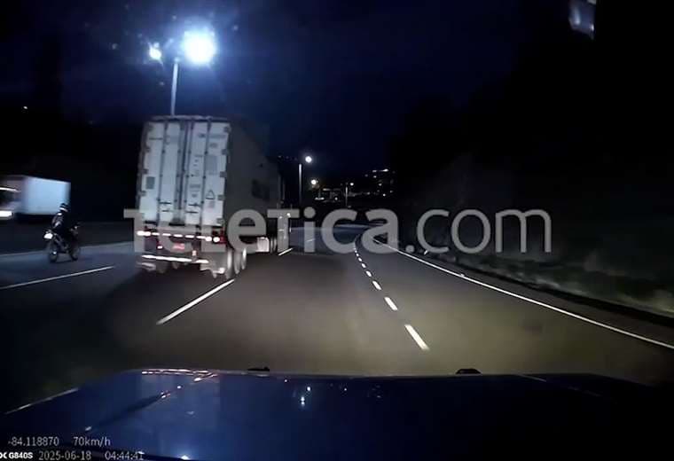 “Ojalá la consciencia le esté pesando”: Familia busca a chofer involucrado en mortal accidente