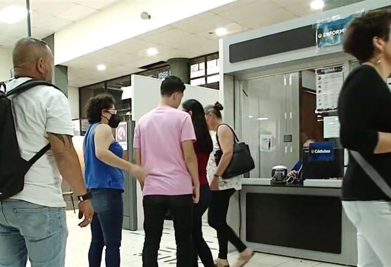 Más de 120 ticos cambian su nombre al año por errores, género o extensión