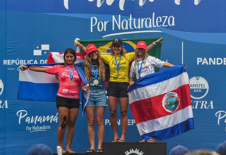 Lia Díaz, última medallista del país en un Panamericano de Surf en el 2023. Crédito: Micha