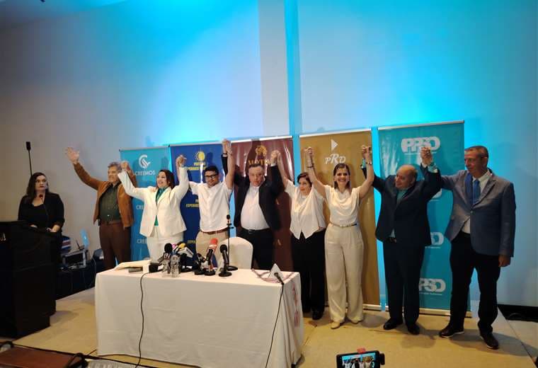 ¿Por qué renunció Pilar Cisneros a liderar la estrategia de campaña de Laura Fernández?