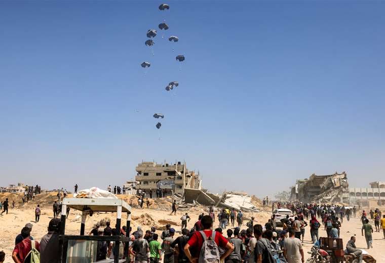 Ayuda humanitaria regresa a Gaza por aire y tierra