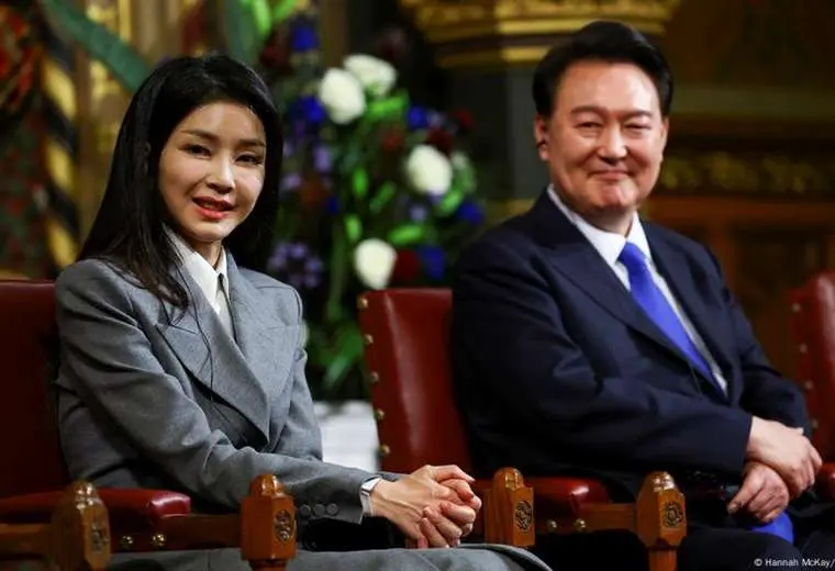 Arrestan a esposa del destituido expresidente surcoreano Yoon