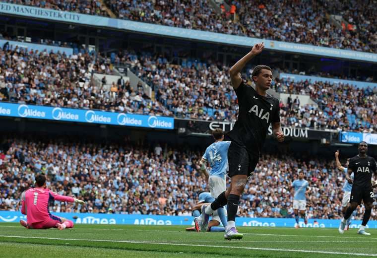 Los clubes ingleses rompen el mercado de fichajes con inversión récord de $4.000 millones