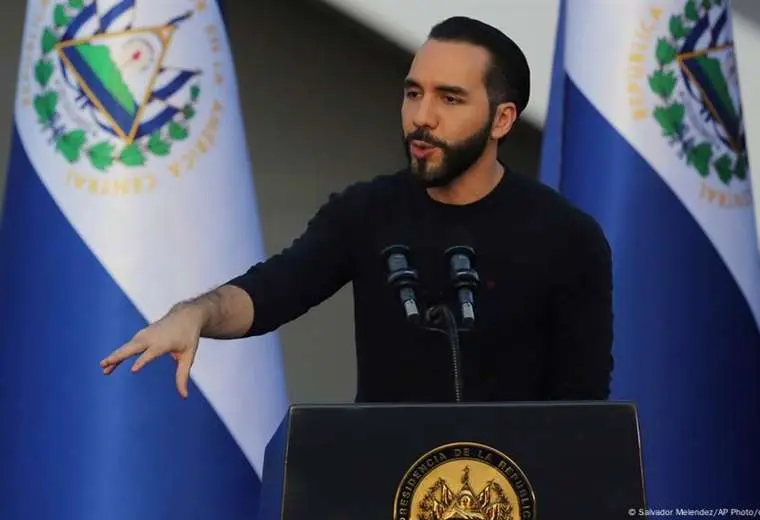 Bukele rechaza críticas sobre la aprobación de la reelección indefinida en El Salvador
