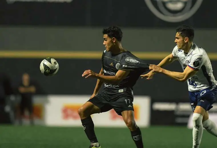 Cartaginés respira con victoria agónica ante Sporting FC