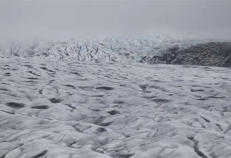 Científicos en alerta porque lagos ocultos están reventando superficie helada de Groenlandia