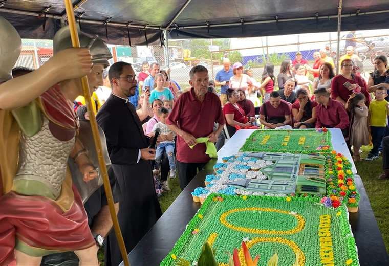 San Miguel convirtió su iglesia en queque y el resultado fue conmovedor