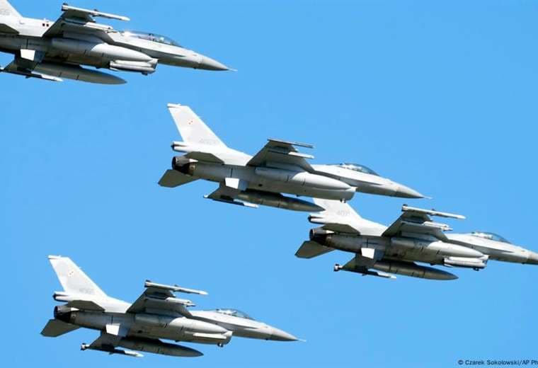 Perú comprará 12 aviones subsónicos para lucha antidrogas