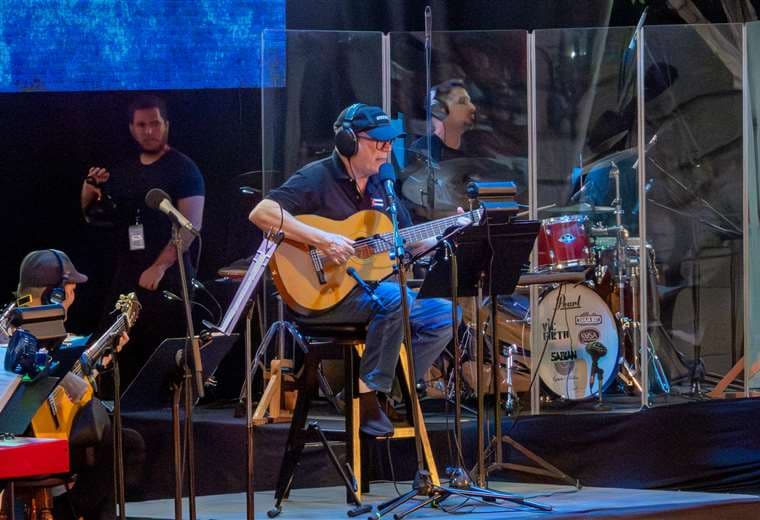 Cubano Silvio Rodríguez inicia gira latinoamericana con emotivo concierto en La Habana