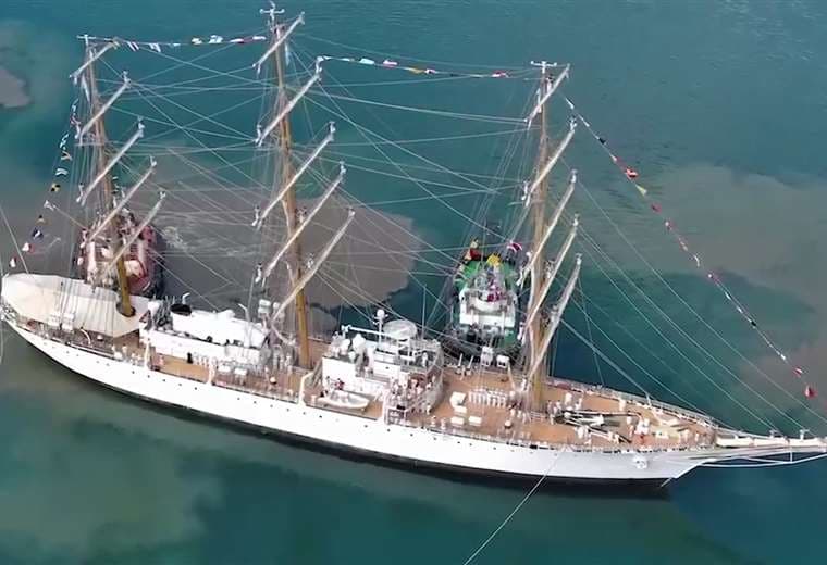 Vea aquí la fragata ARA Libertad de Argentina que se roba todas las miradas en Limón